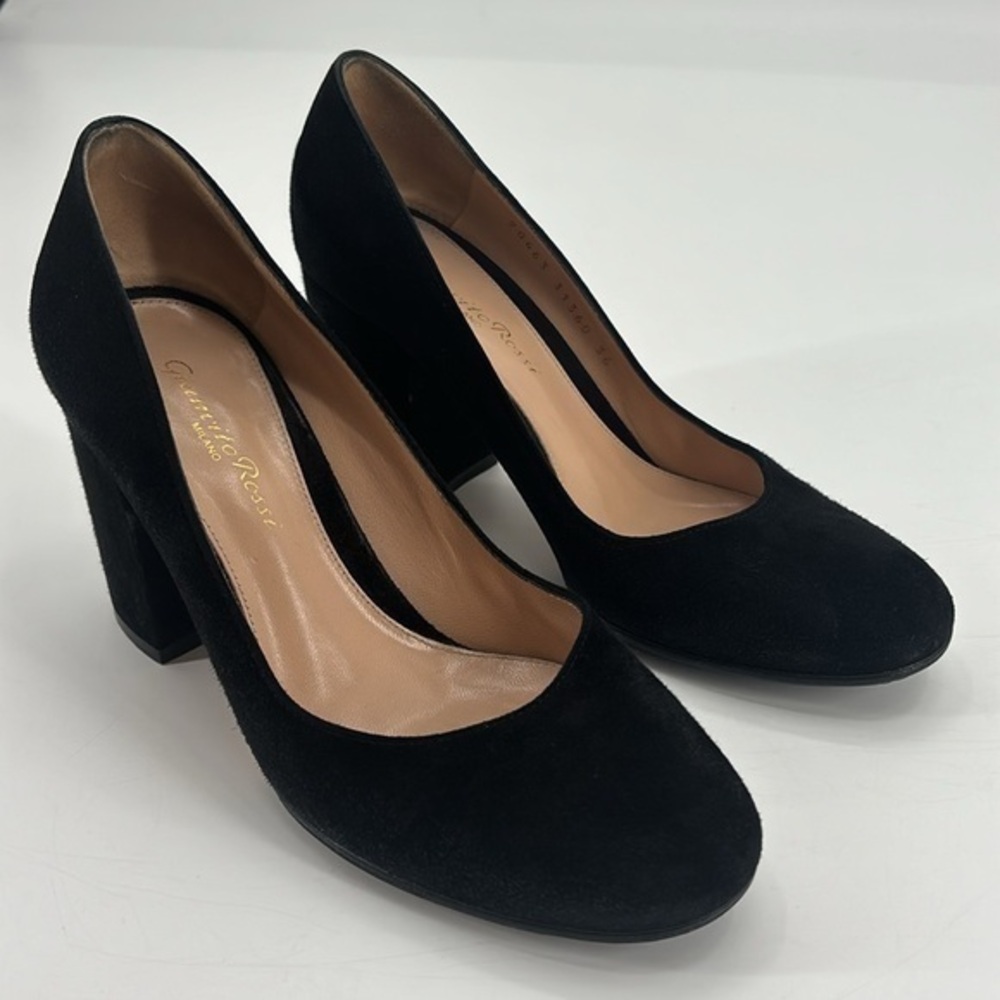 UEC Gianvito Rossi black suede round toe black heel pumps 36/ 5.5